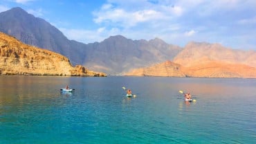جولة التجديف بالقوارب في خصب